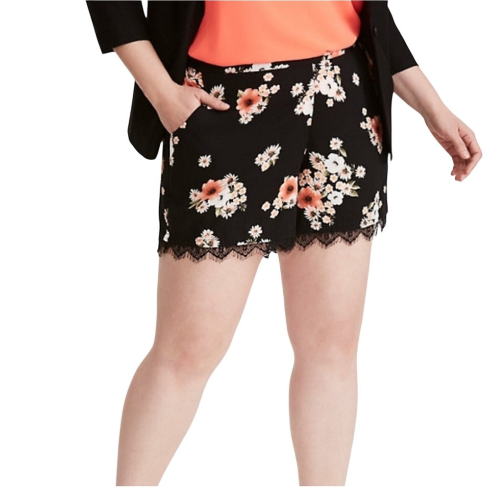 Torrid Size 1 Black Floral Rayon Shorts Lace Hem Elastic Waist Plus Boho Summer